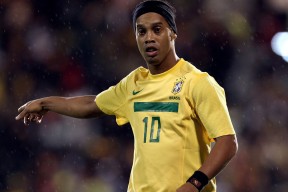 九游登录入口-华沙之夜，莱万独木难支，瑞士团队足球奏凯